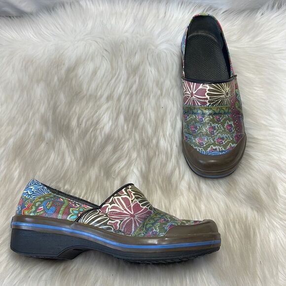 Dansko Volley Patchwork Print  Coated Floral Clogs Sz 39/8.5-9 - Picture 1 of 8